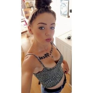 Meet your Posher, Chloe